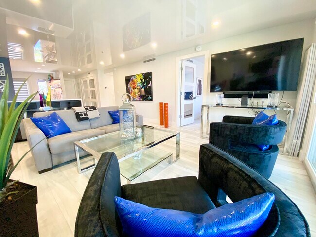 Building Photo - 2871 N Ocean Blvd