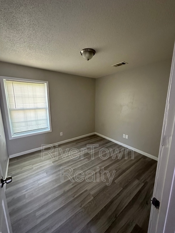Building Photo - 2895 Briarwood Dr