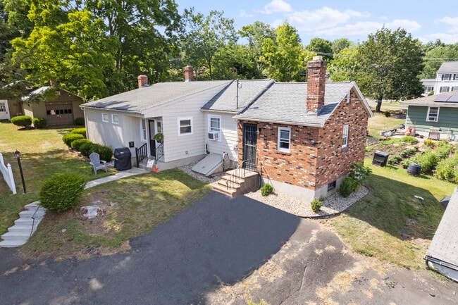 Building Photo - 160 Beecher St