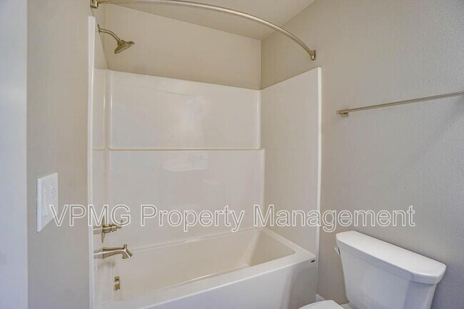Building Photo - 2331 E Otter Lp