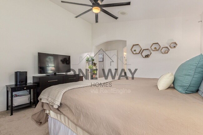 Building Photo - 543 S Wildrose