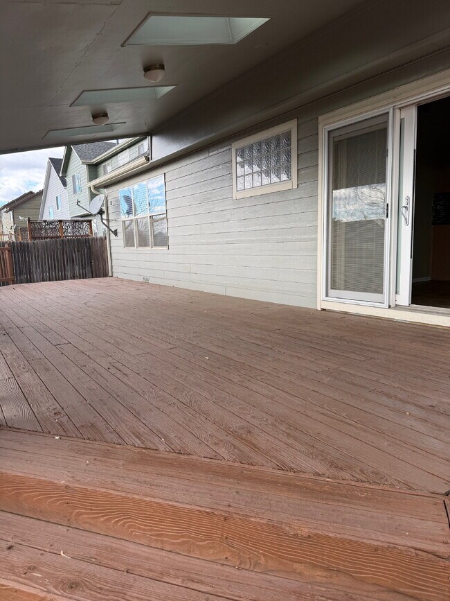 Building Photo - "Charming Thornton Retreat: Spacious 3-Bed, 3-Bath Home with 1,859 Sq Ft of Comfort!"