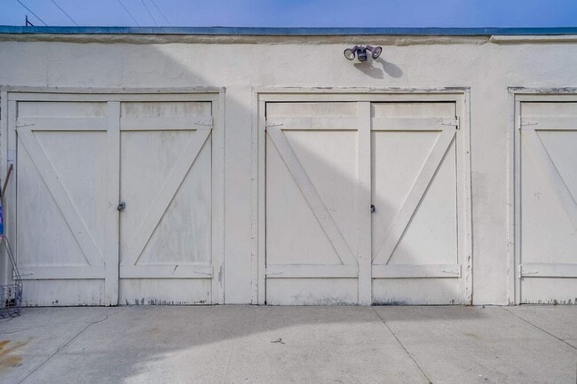 Building Photo - 4302 Gateway Ave