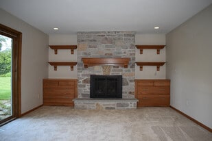 Building Photo - 9640 W Barnard Ave