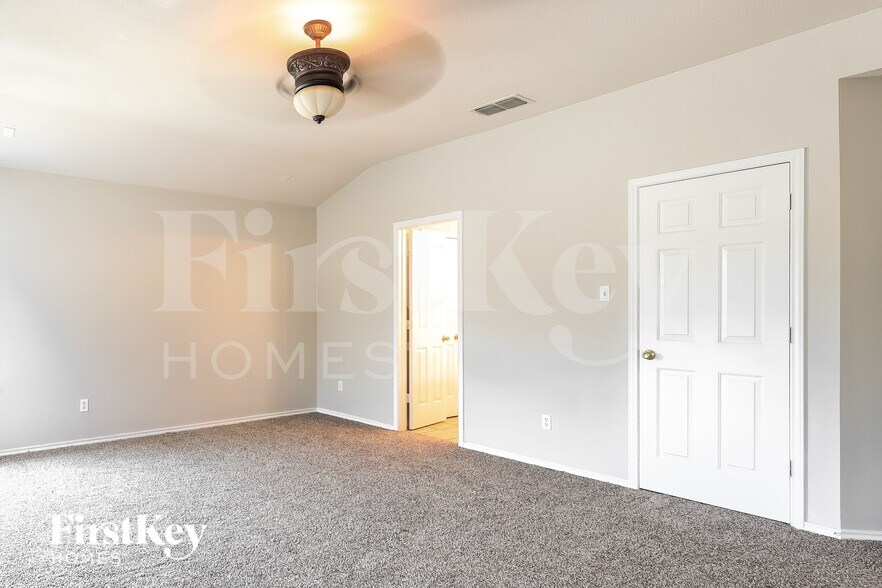 Building Photo - 1910 Mountain Star