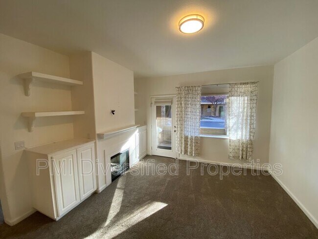 Building Photo - 1465 E Peckham Ln