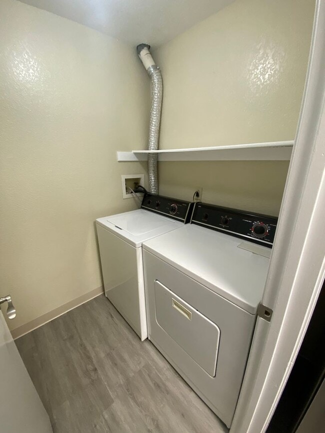 Building Photo - Amazing Condo Nestled in the Oakland Hills W/ Parking, Laundry & Patio!