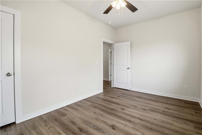 Building Photo - 3406 SE K St