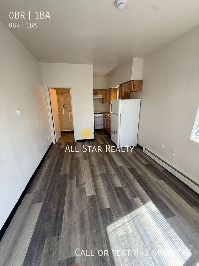 Building Photo - 3901 Northwood Dr