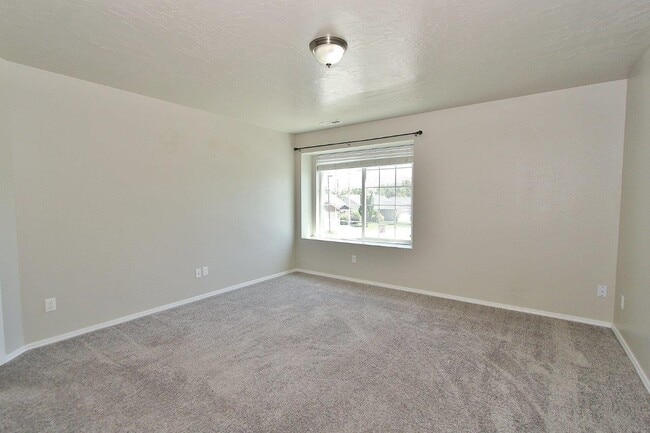 Building Photo - 769 S Beaver Creek Way