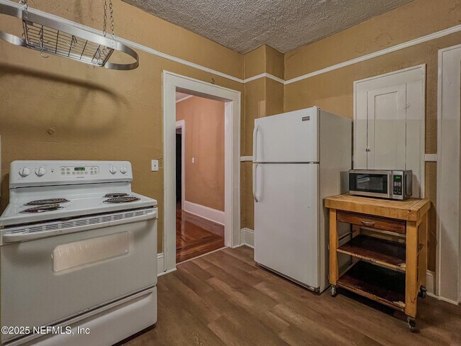 Building Photo - 2806 College St