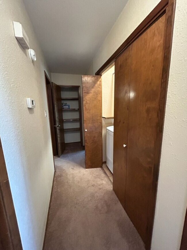 Building Photo - Large and Spacious 3 Bed Home! Mesa & Zia School District!