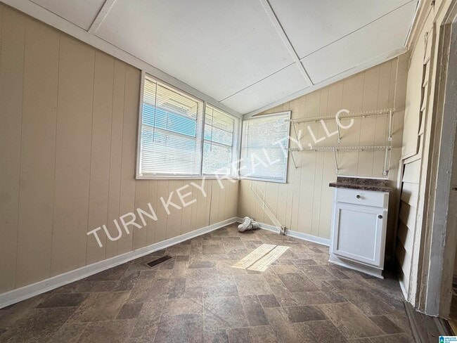 Building Photo - 305 McPherson Ave