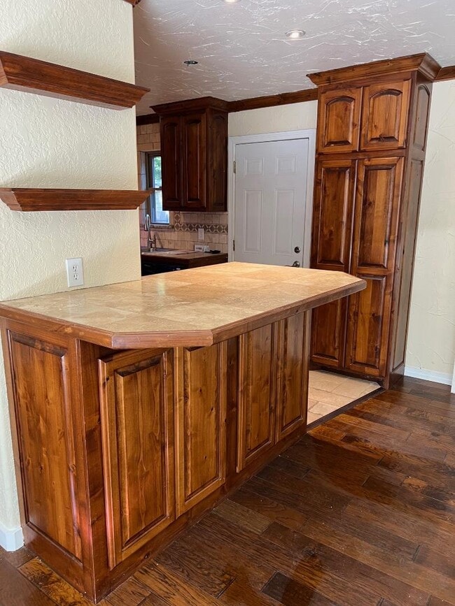 Building Photo - 1715 Oak Ave