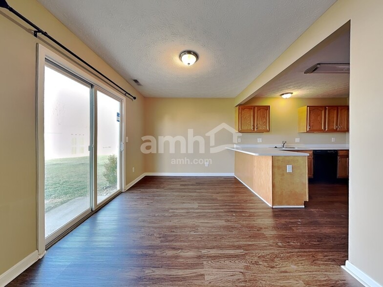 Building Photo - 71 Meadowcrest Dr