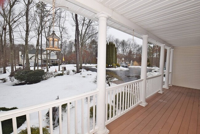 Building Photo - 396 Eastport Manor Rd