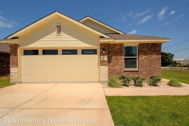 Primary Photo - 1303 Pfennig Ln