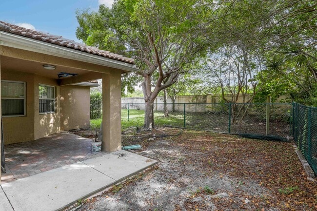 Building Photo - 4066 Cresent Creek St