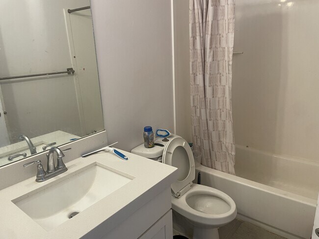 Building Photo - 3855 Gartmore Ln