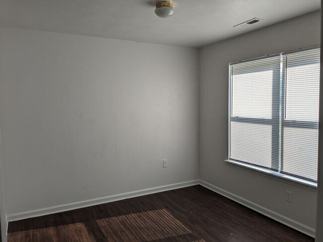 Building Photo - 1214-1214 Transylvania Ave