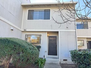 Building Photo - 2 BR 1.5 BA townhome in Walnut Creek-move-in ready!