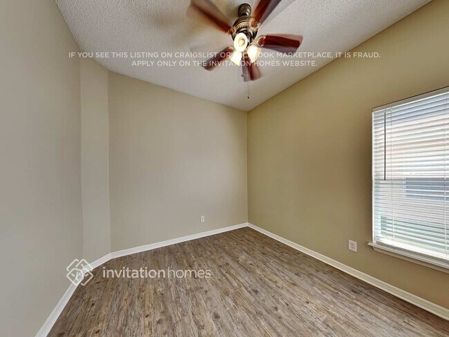 Building Photo - 113 Woodbury Pines Cir