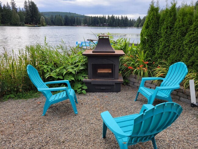 Building Photo - Lake Retreat Waterfront Living | Spacious Home with Views + Utilities Included