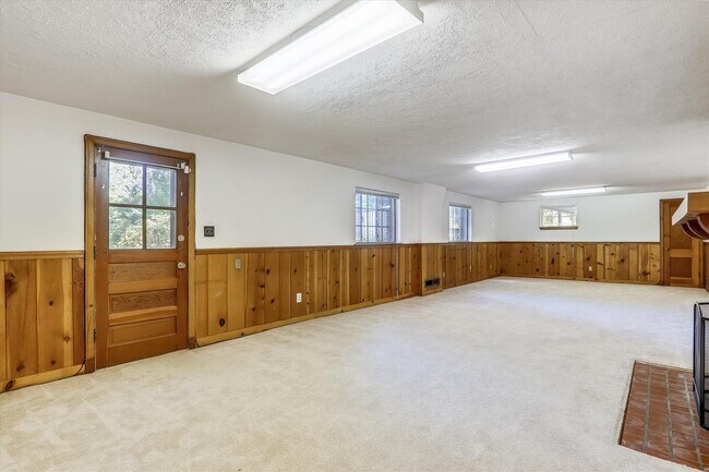 Building Photo - One Level Living -- 5bed / 3bath - Chevy Chase