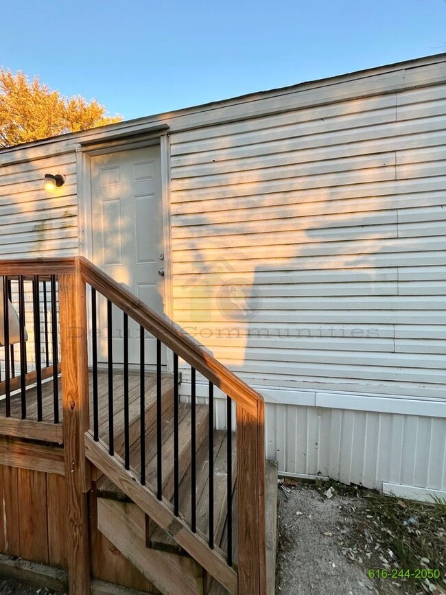 Building Photo - 3 Bedroom Mobile Home! Available NOW! Midd...