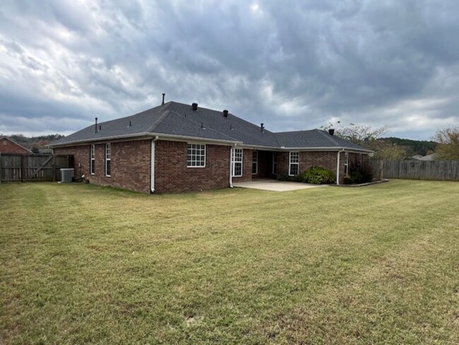 Building Photo - Beautiful 4 Bedroom Conway house