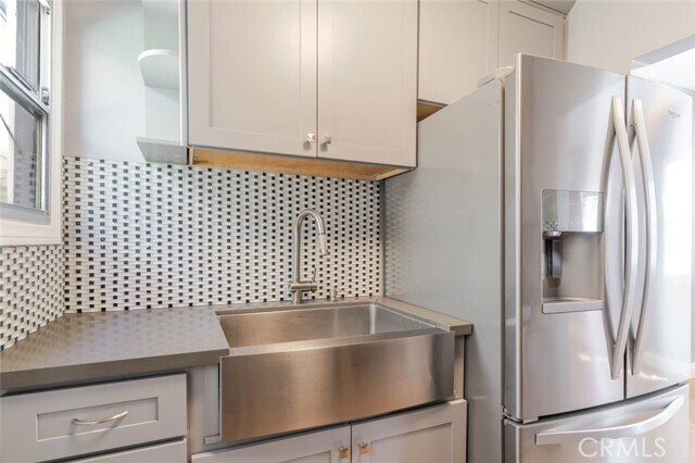 Building Photo - 1051 Western Ave