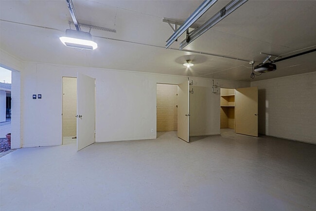 Building Photo - 6203 N 12th Pl