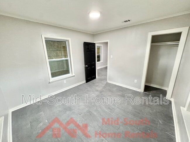 Building Photo - 1811 Castalia St