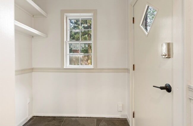 Building Photo - 316 Russett Rd