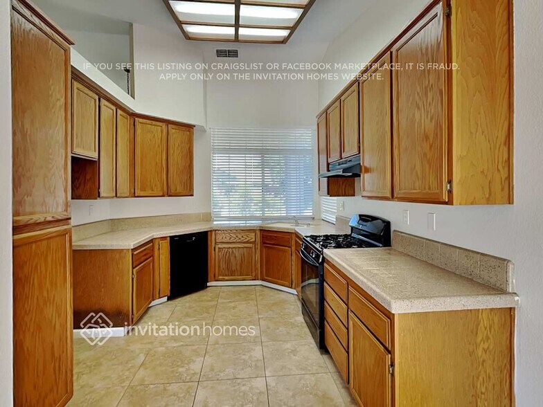 Building Photo - 8987 Meadowspring Dr