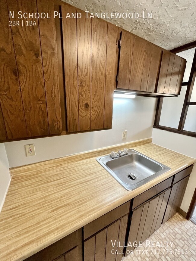 Building Photo - 307 N School Pl