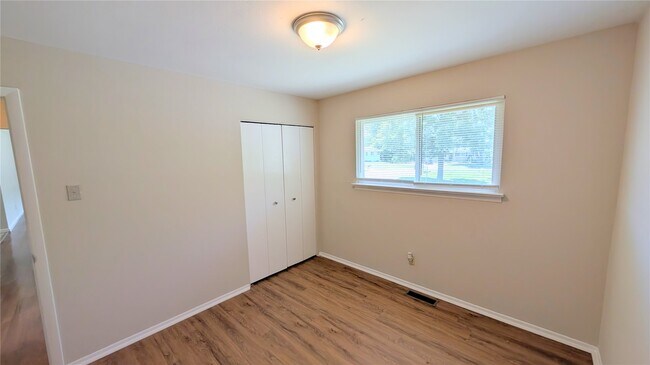 Building Photo - 3356 Clemens Dr