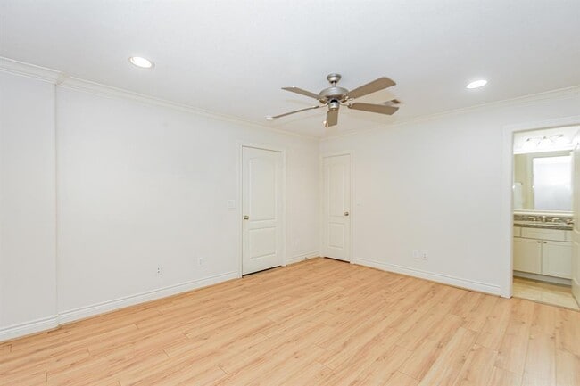 Building Photo - 5514 Crooms St