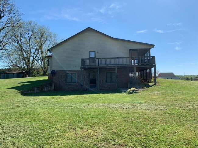 Building Photo - Country Living for Lease