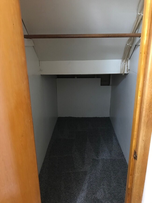Building Photo - Spacious 1 Bedroom Apartment Near Downtown Sioux Falls!!