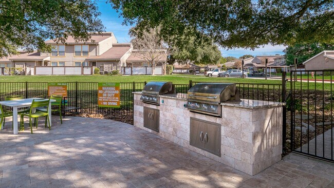 Building Photo - 9109 Dartbrook Dr