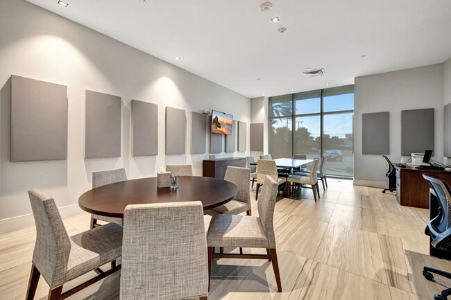 Building Photo - 730 N Ocean Blvd