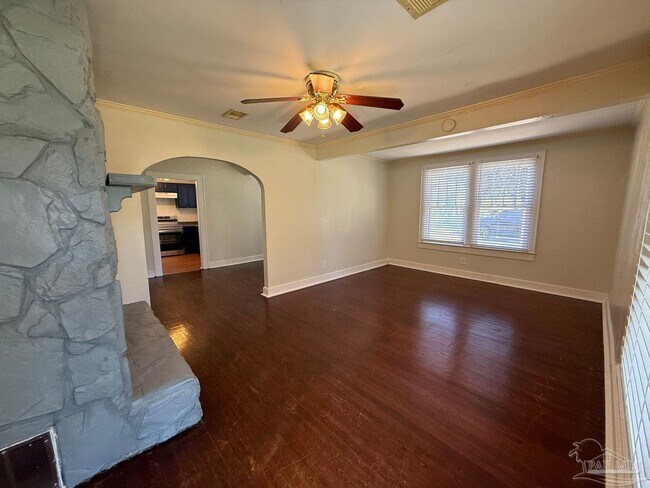 Building Photo - 1120 Barcia Dr