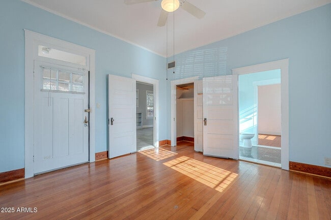 Building Photo - 711 E McKinley St