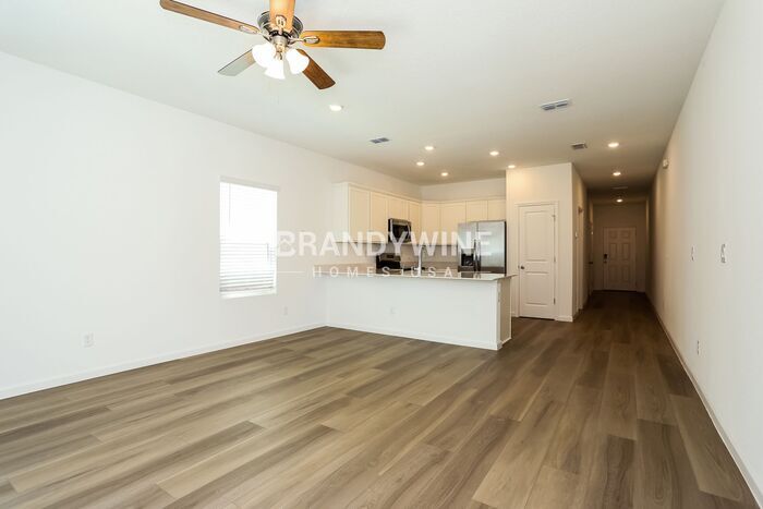 Building Photo - 641 Holly Lks Dr