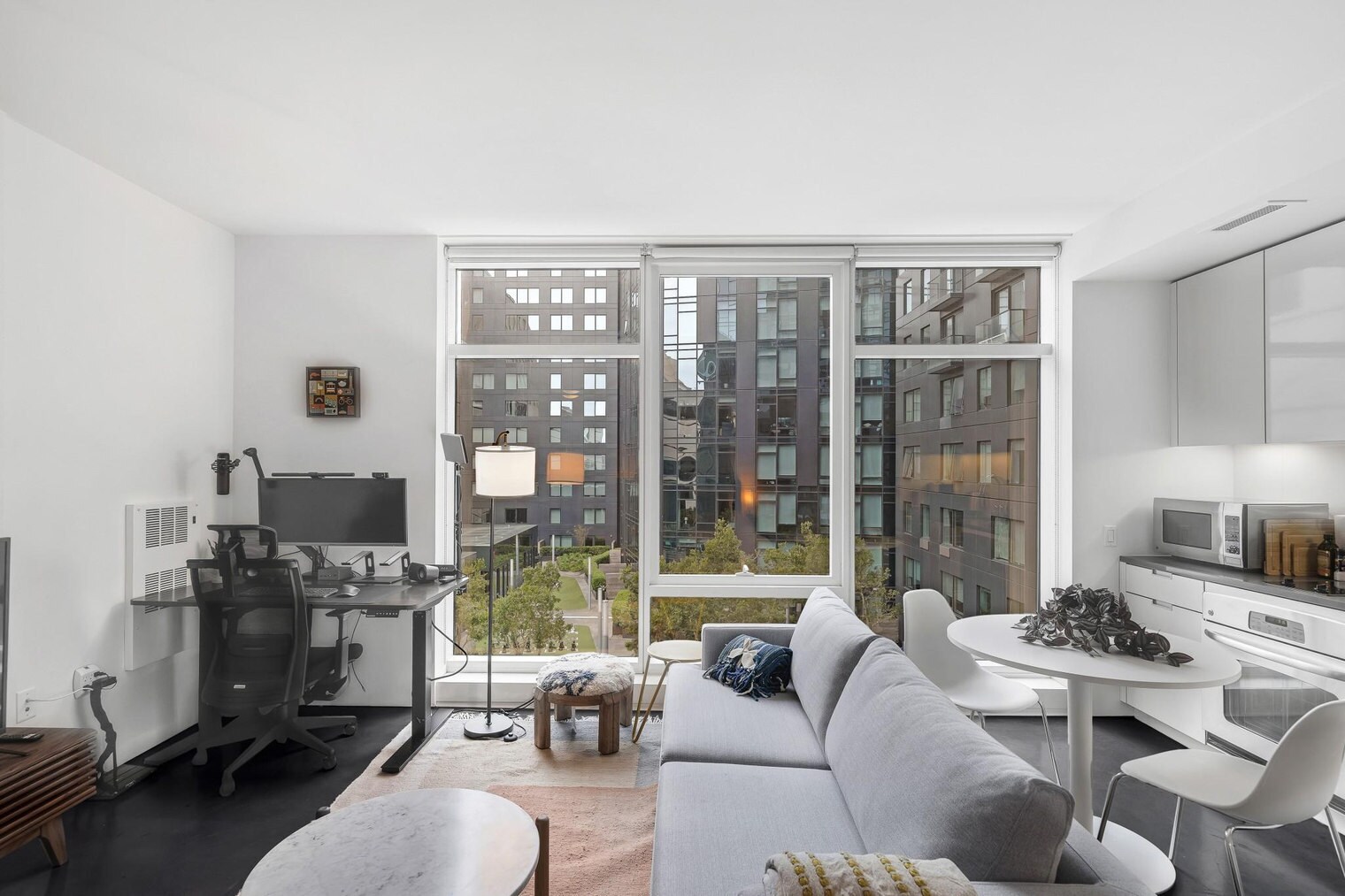 Building Photo - 18 10th St