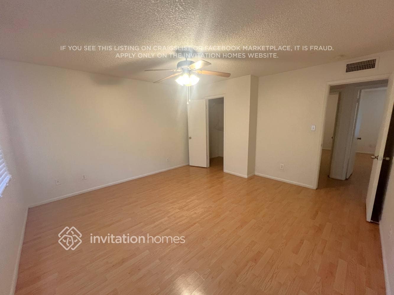 Building Photo - 1904 E Greenway Dr