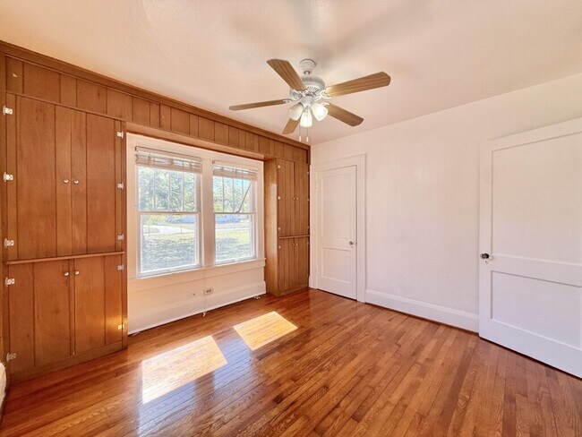 Building Photo - 1013 23rd St W