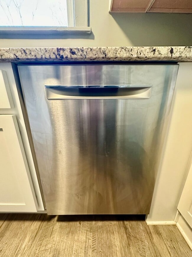 Building Photo - 24 W Tulane Rd