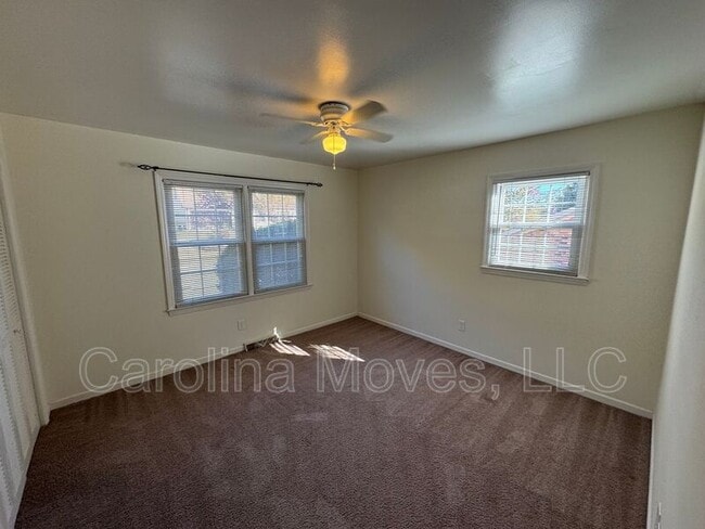 Building Photo - 502 Rosebud Ln